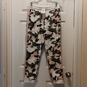 NWT Guess Camo Sweatpant Joggers Stretchy Warm Pink White Gray Size L